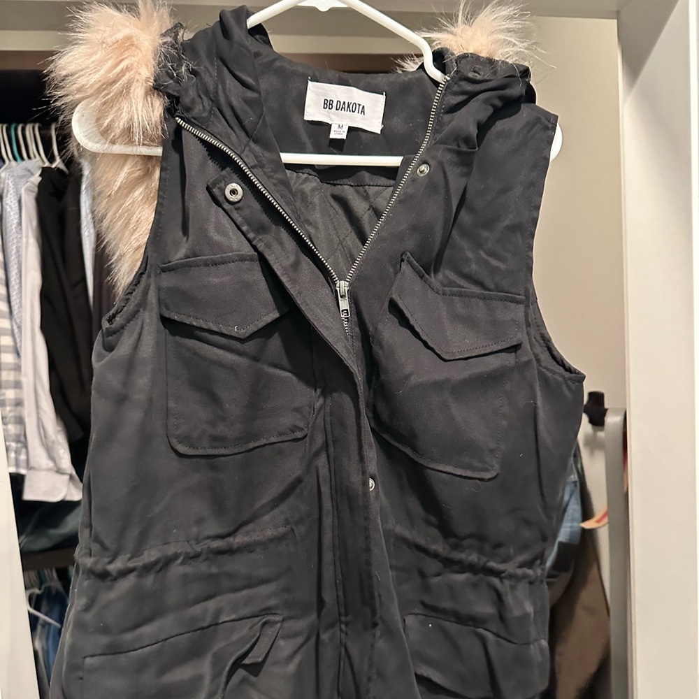 Bb Dakota vest with fur hood. Four pockets
